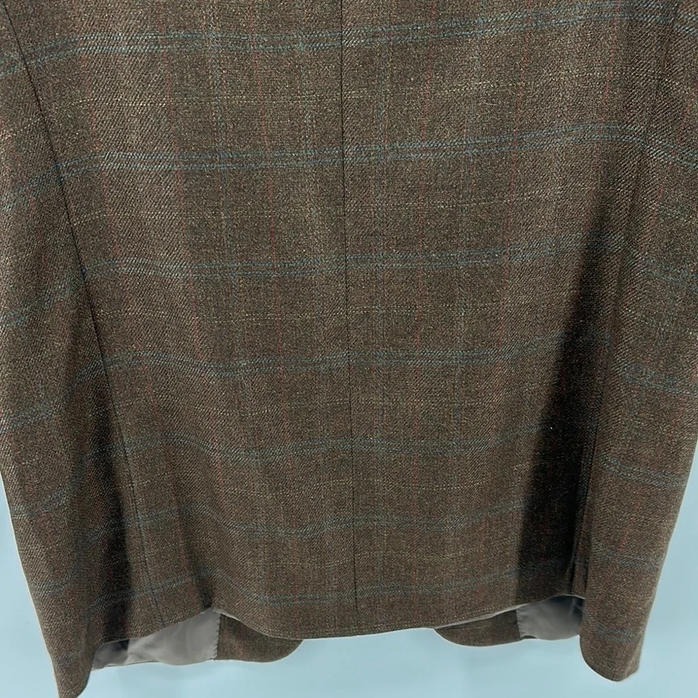 Corneliani Brown Sport Coat with Notched Lapel and Structured Shoulders Size 48L